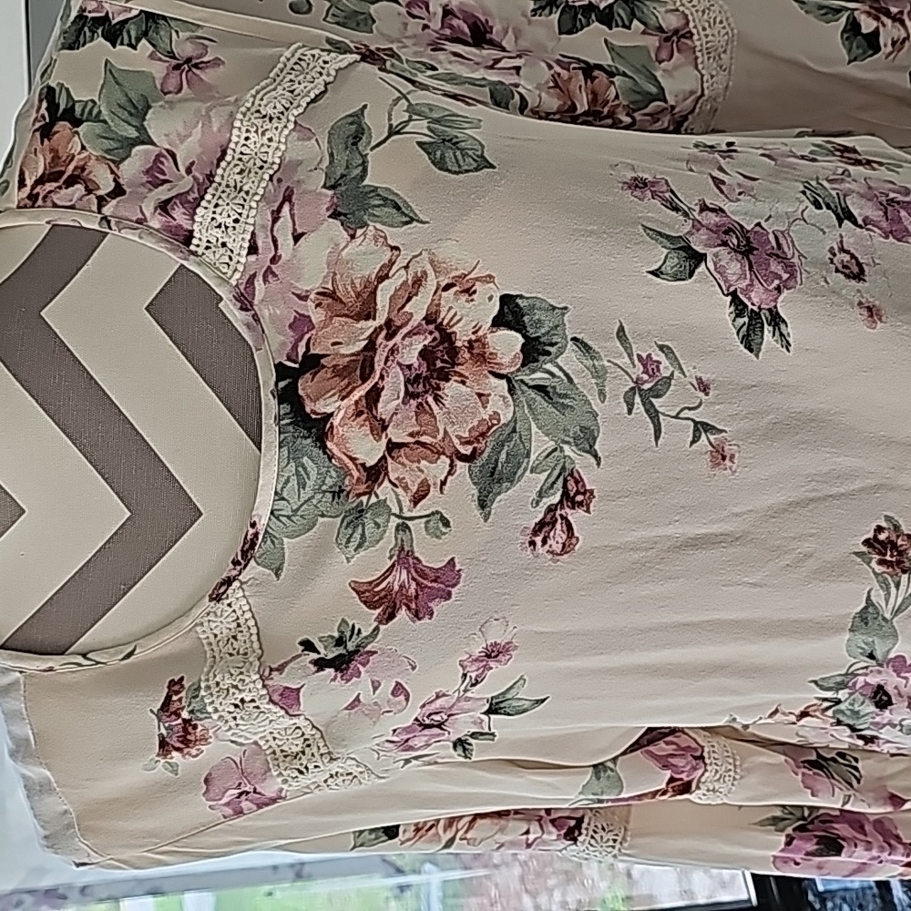 Jennie & Marlis long sleeve floral top size large - Picture 2 of 6